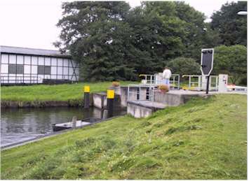 Schleuse neben dem Grundst�ck