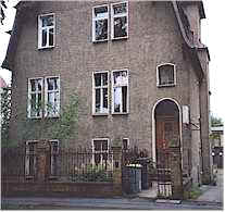 100102-b.jpg (19816 Byte)